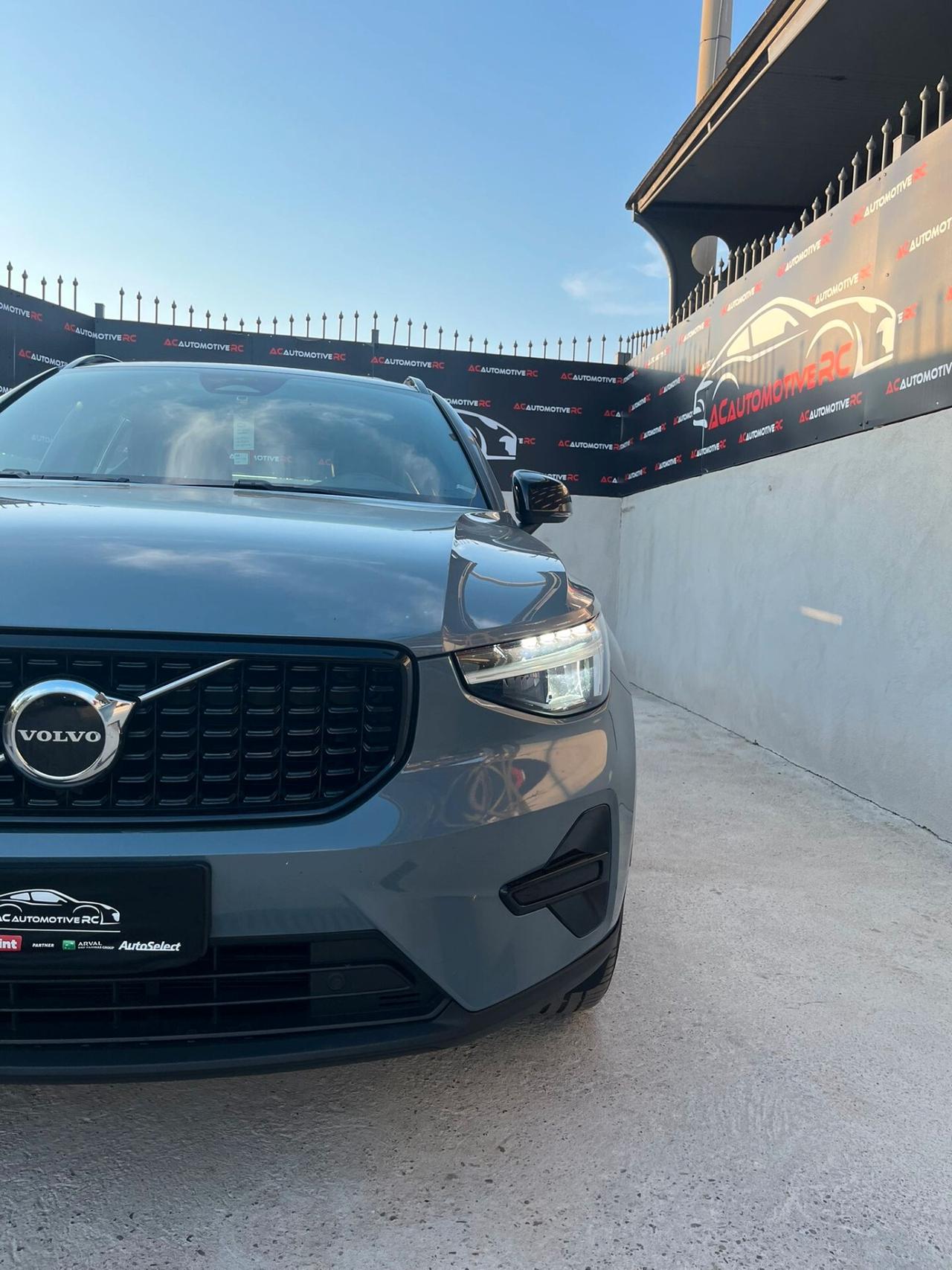 Volvo XC40 B3 automatico Plus Dark