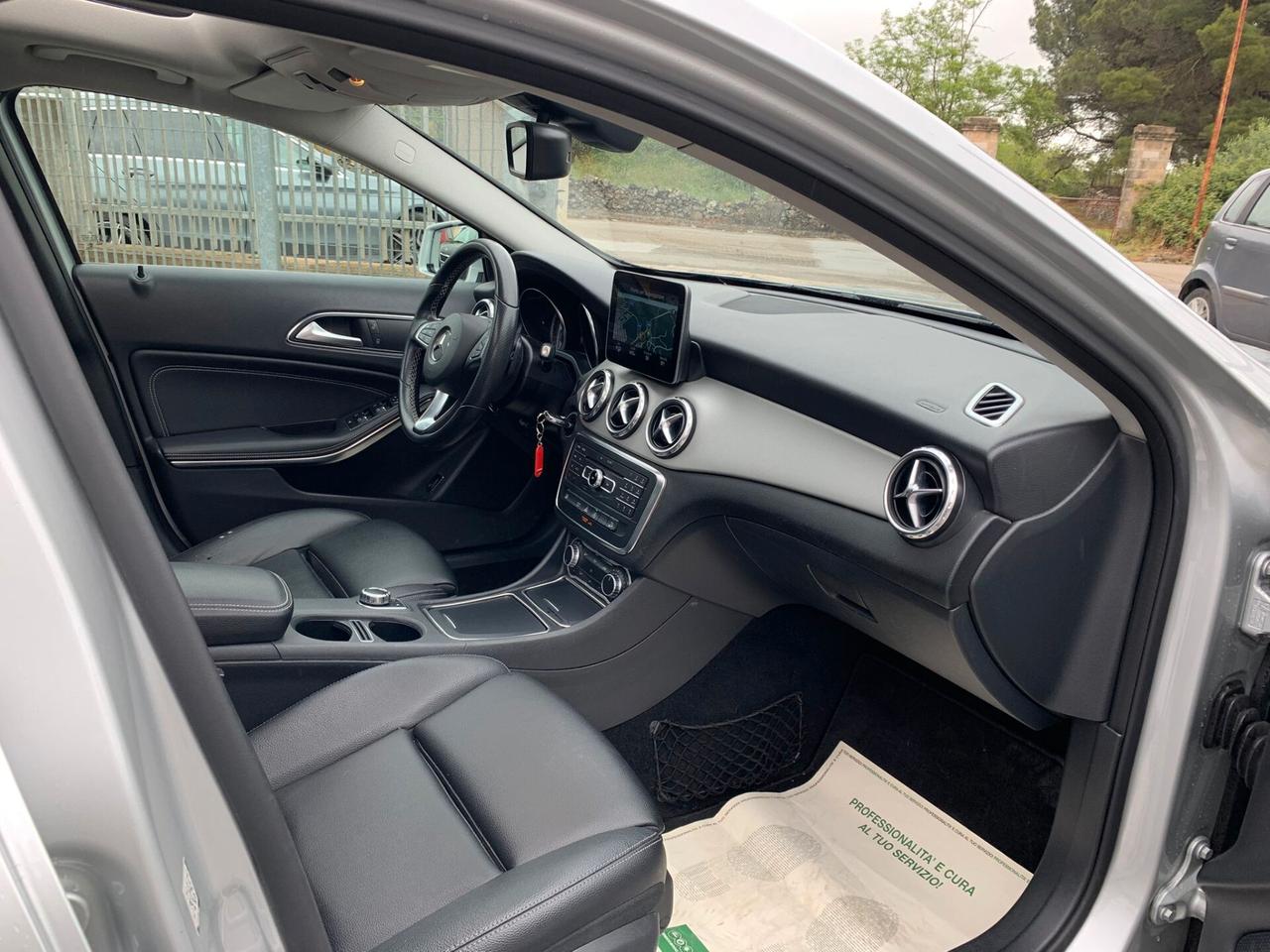 Mercedes-benz GLA 200d 4Matic Premium - !! TETTO !!