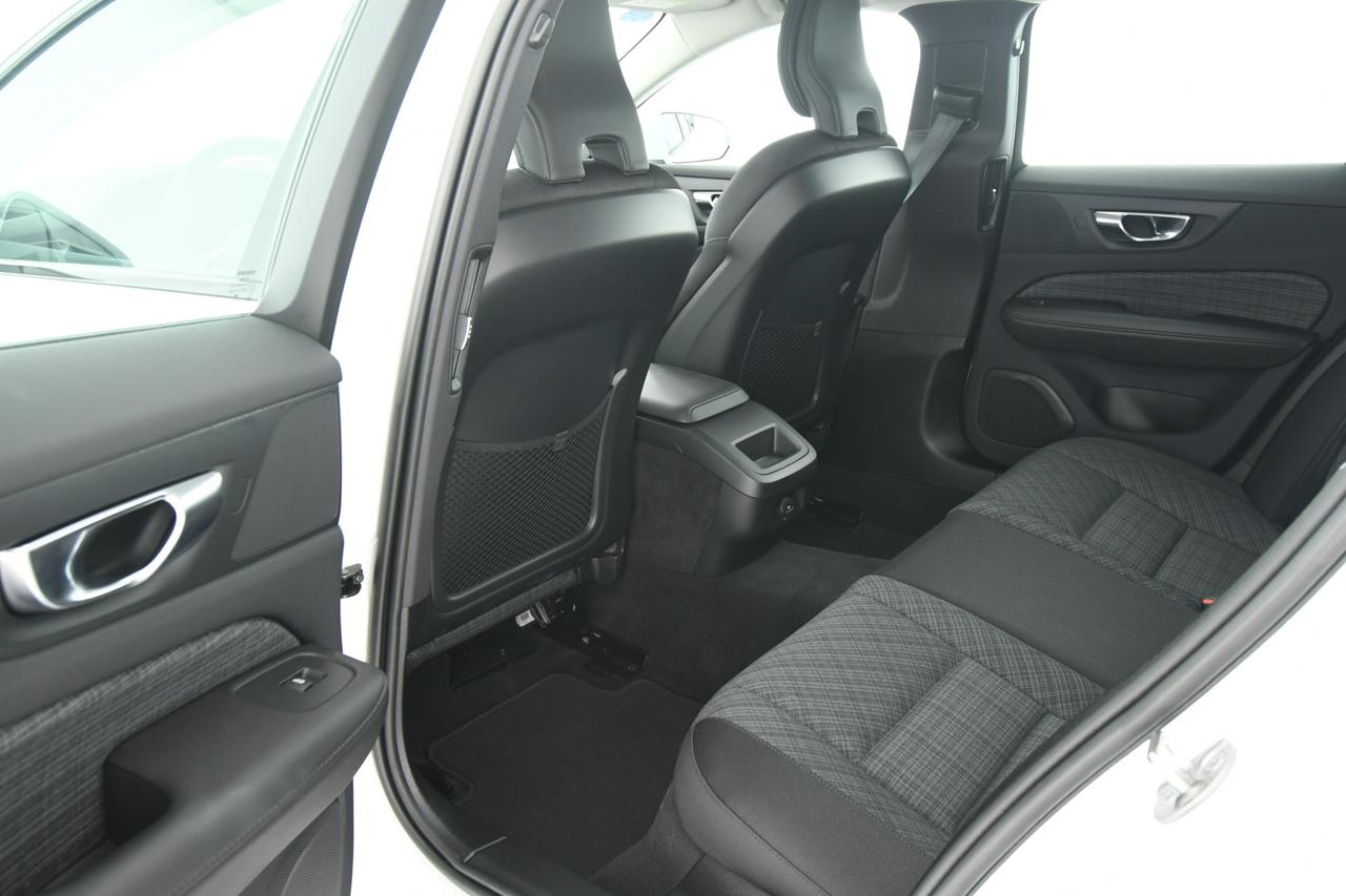 VOLVO V60 Cross Country 2.0 b4 Core awd auto CAMERA+FULL LED