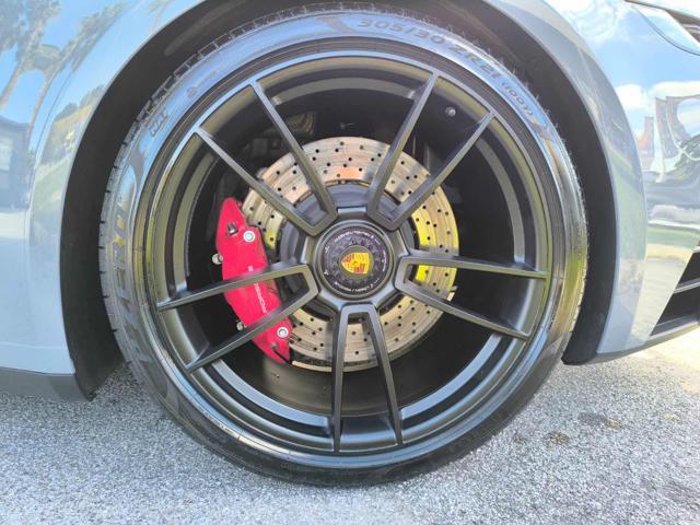 PORSCHE 911 Carrera GTS