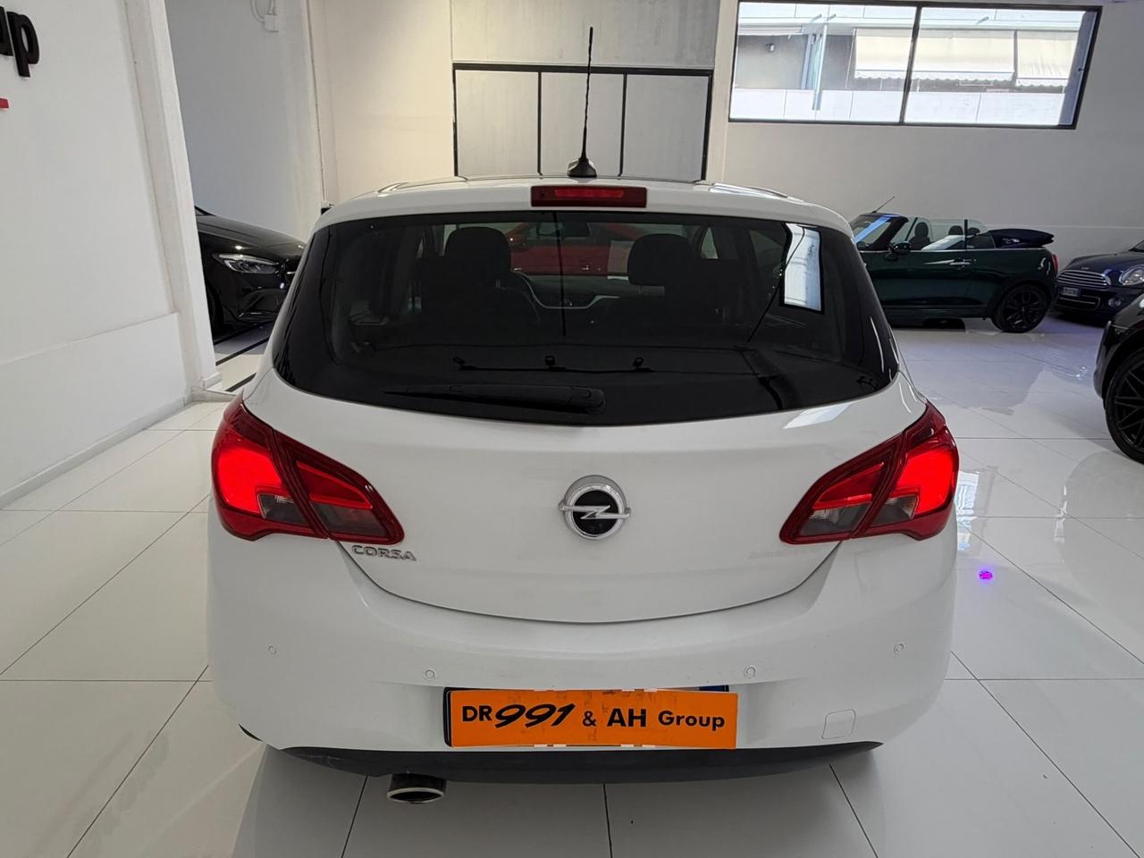 Opel Corsa 1.2 5 porte b-Color