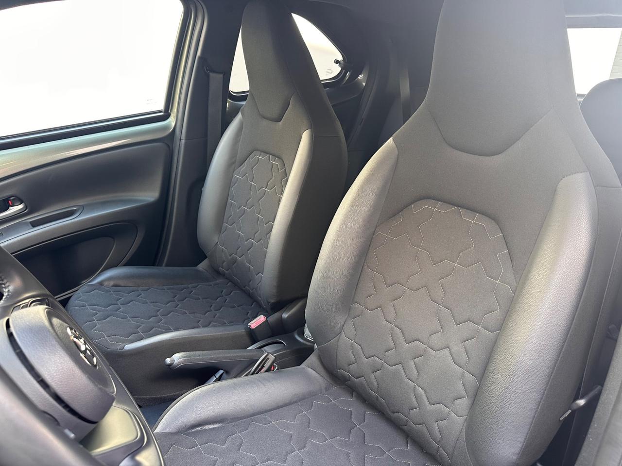 Toyota Aygo X 1.0 VVT-i 72 CV 5 porte Lounge S-CVT