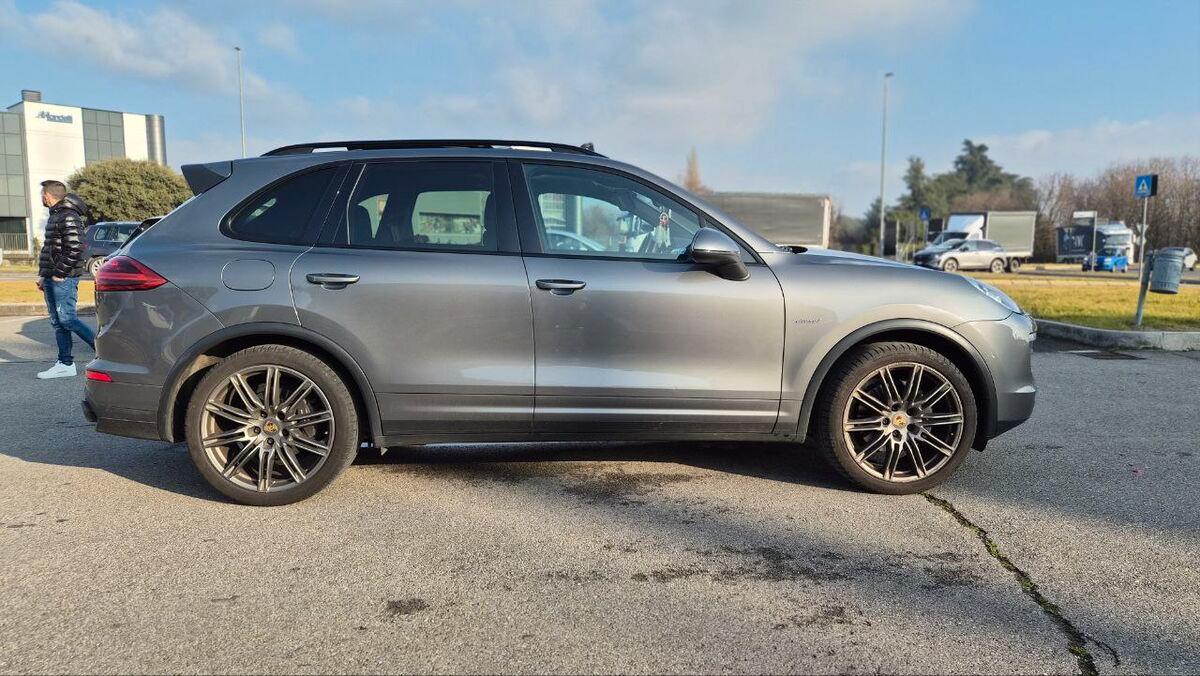 Porsche Cayenne 3.0 Platinum Edition tiptronic