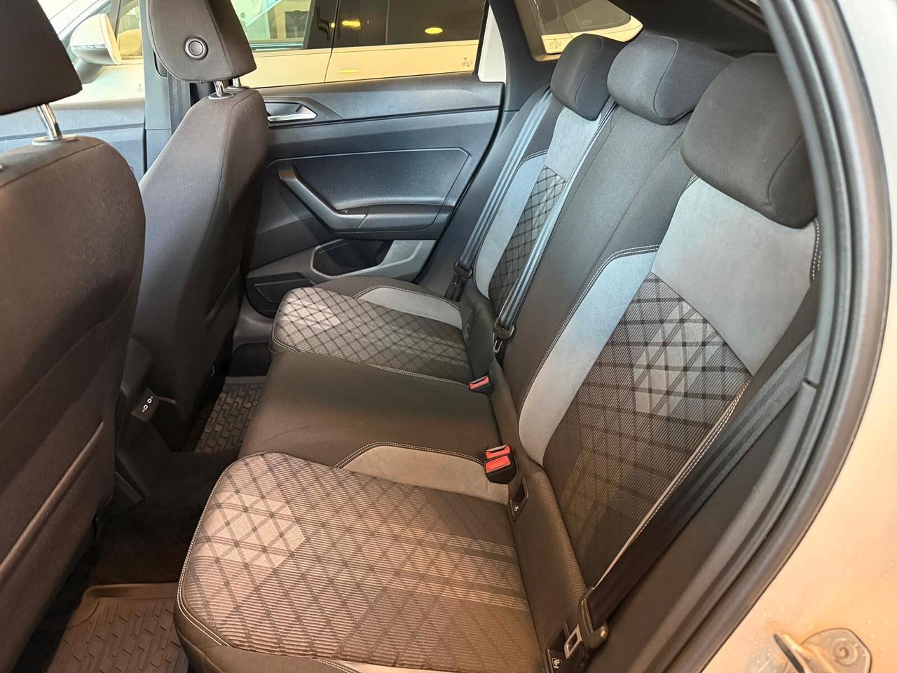 Volkswagen Taigo 1.0 TSI 110 CV DSG R-Line