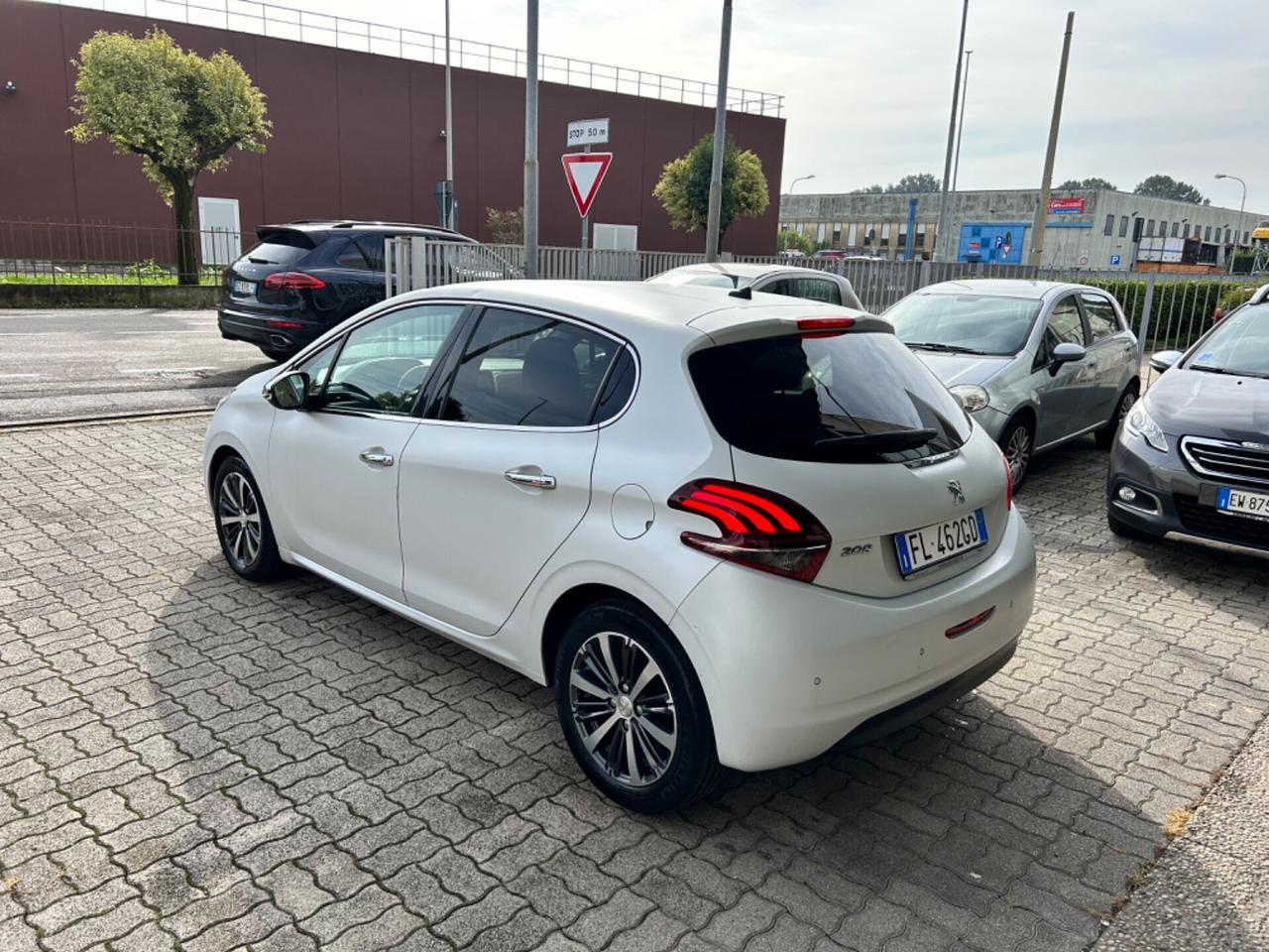 Peugeot 208 1.6 BlueHDi CV75 BIANCO OPACO Allure