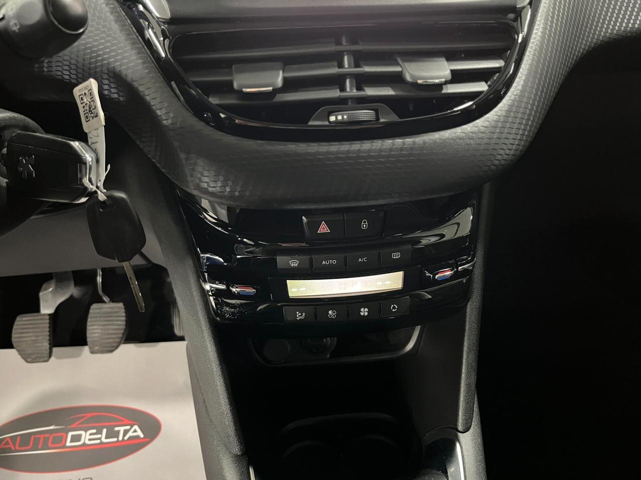 Peugeot 208 PureTech 82 5 porte Allure
