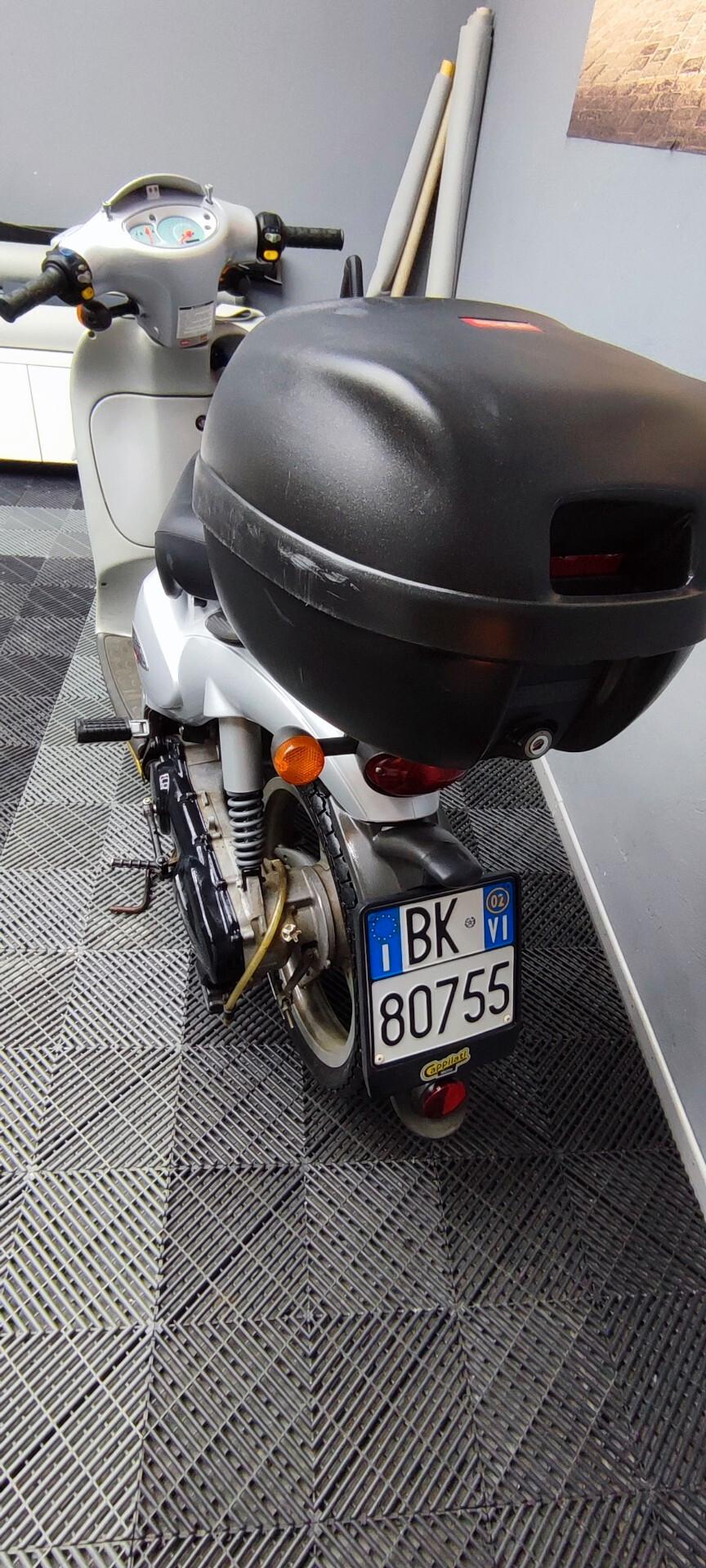 Aprilia Scarabeo 100cc , 2 posti, 2 T, 11.000km