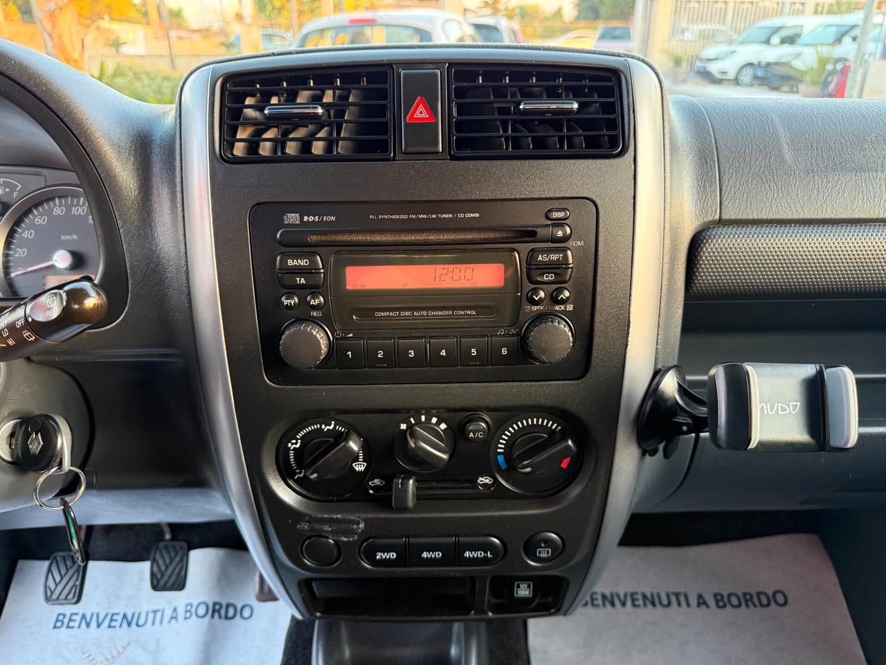 SUZUKI JIMNY 1.3i 16V 4WD JLX 4X4 GANCIO TRAINO A/C