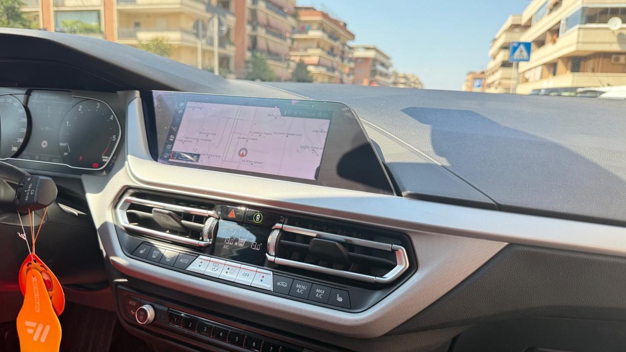 Bmw 118 118d 5p. Business Advantage LED NAVI CERCHI 18 PDC CLIMA AUTOMATICO