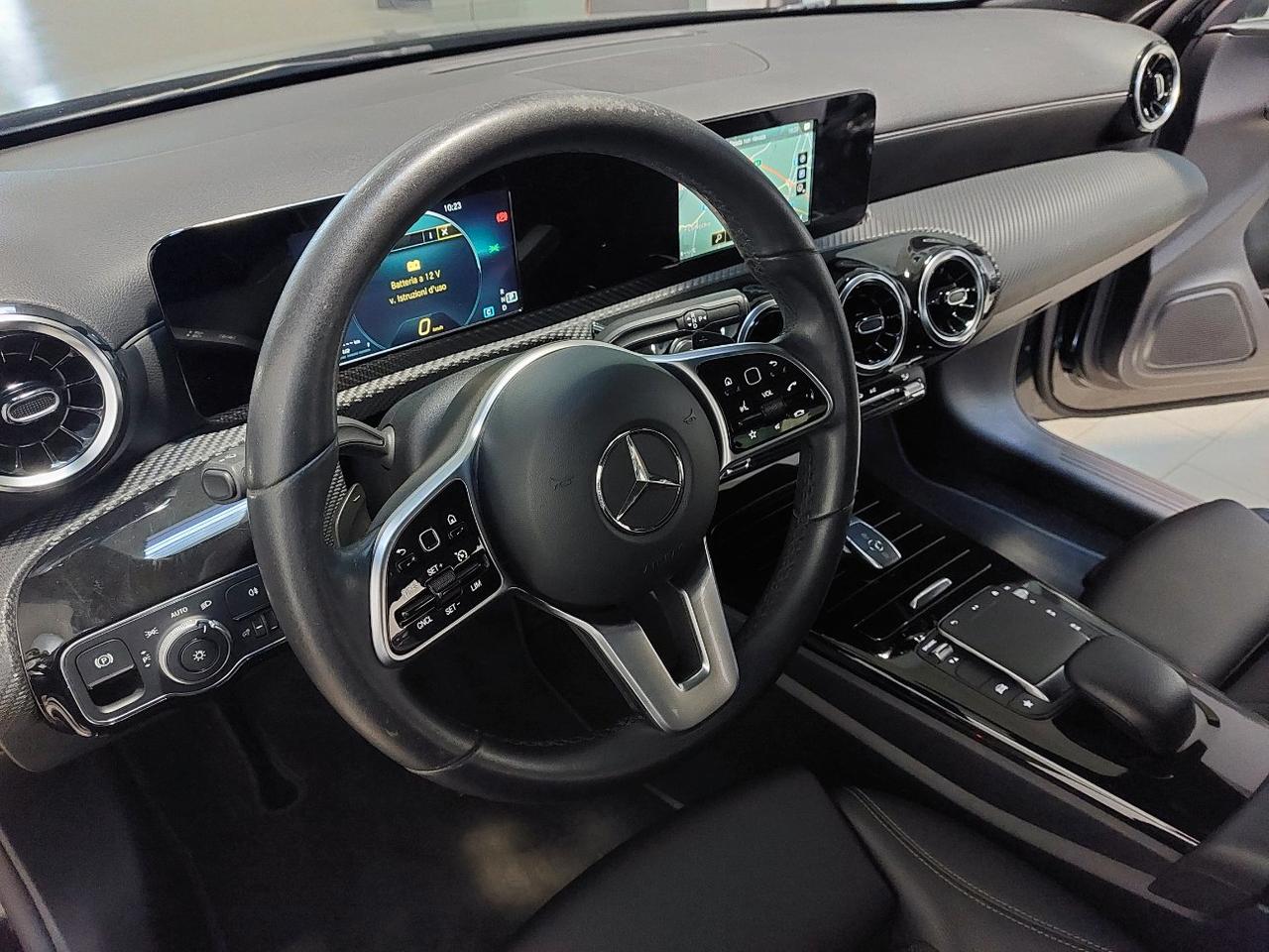 Mercedes A 180 D Business 8G-DCT