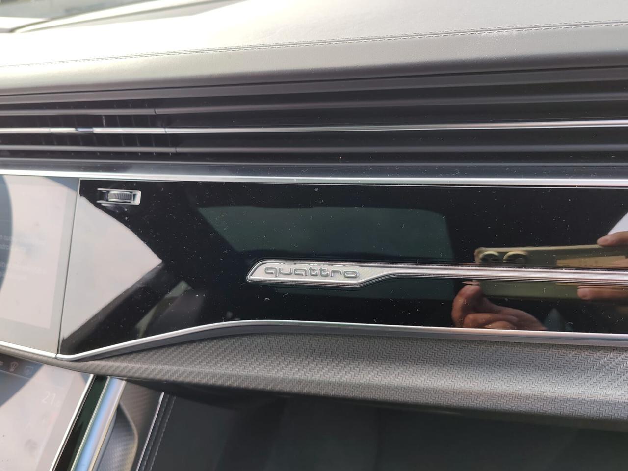 Audi Q8 RS TFSI V8 quattro tiptronic