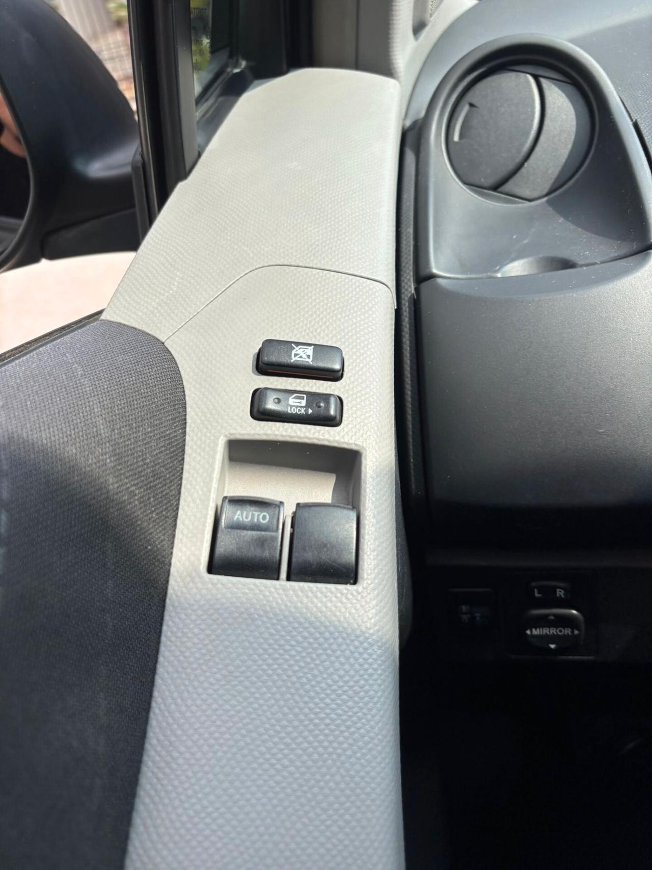 Toyota Yaris 1.0 5 porte Sol