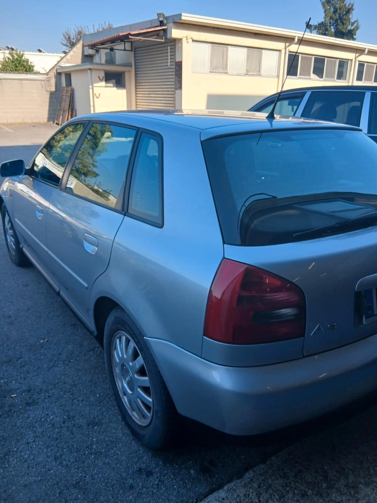 Audi A3 1.8 turbo 20V cat 5p. Attraction