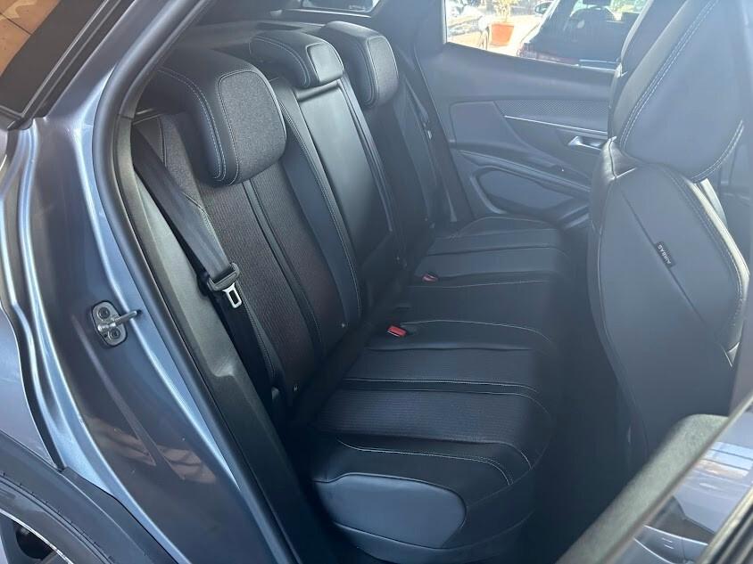 Peugeot 3008 Hybrid 225 e-EAT8 Allure NEOPATENTATI