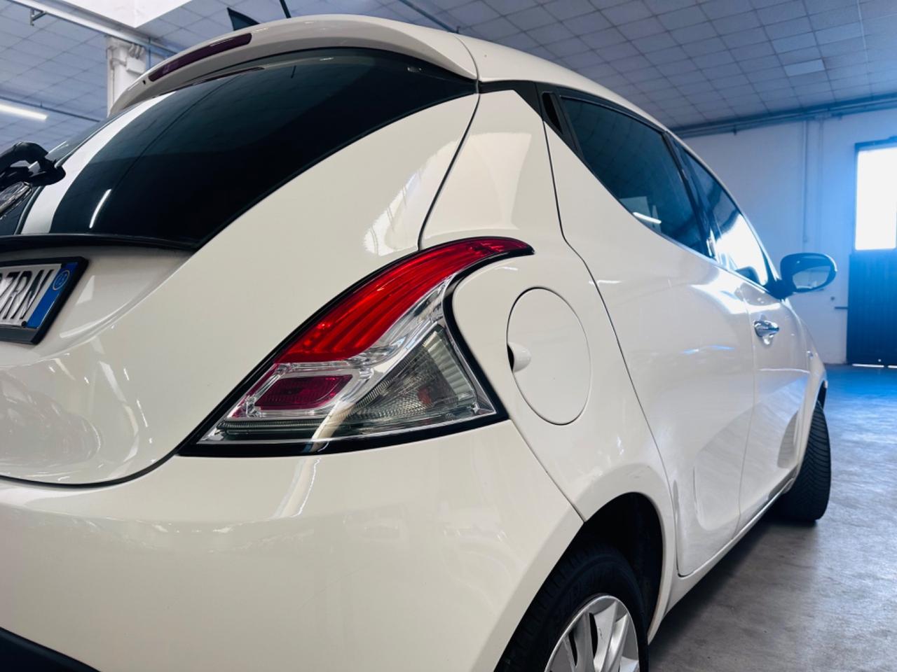 Lancia Ypsilon 1.2 69 CV 5 porte GPL Ecochic Silver