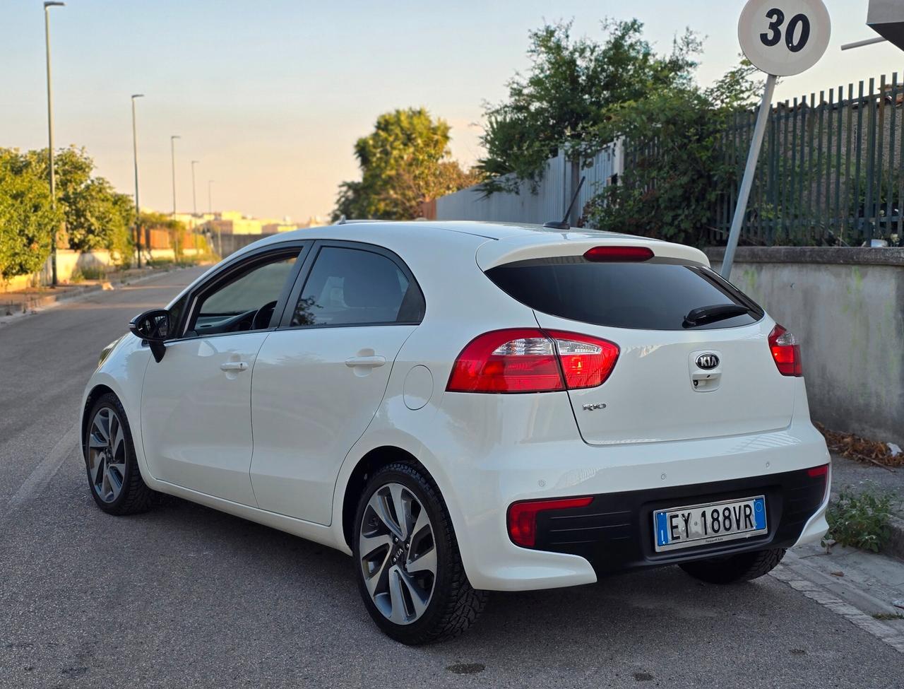 KIA RIO RESTYLING 1.4 DIESEL 2016 EURO 6 STRAFULL