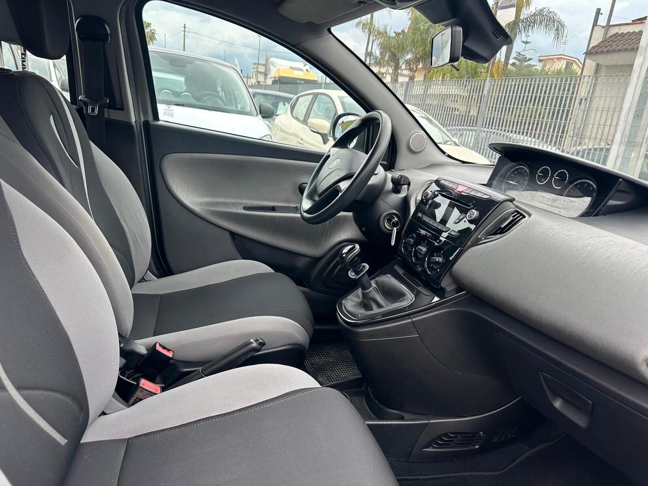 Lancia Ypsilon 1.2 69 CV 5 porte GPL Ecochic Silver-2014