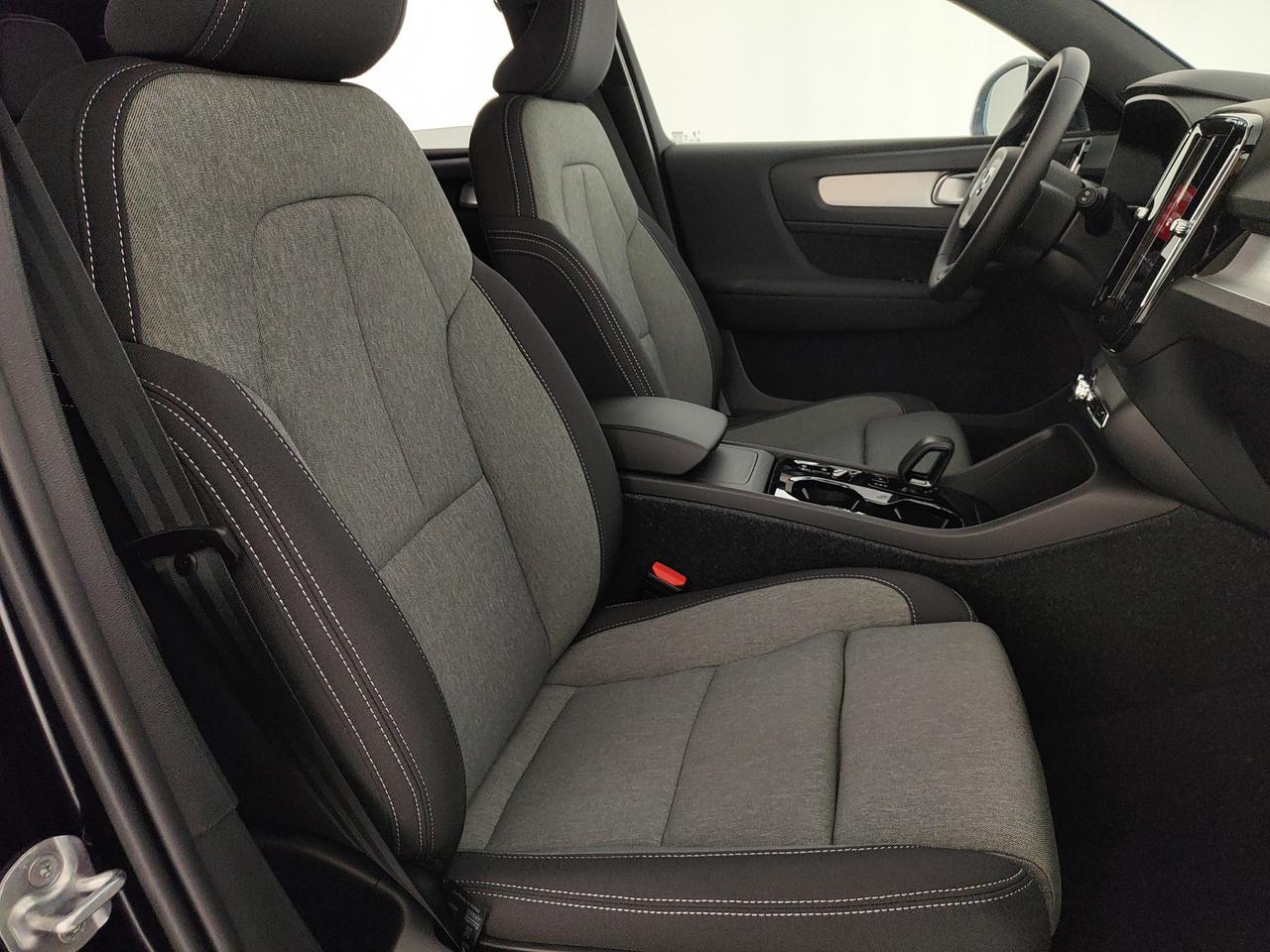 VOLVO XC40 2.0 b3 Plus Dark auto