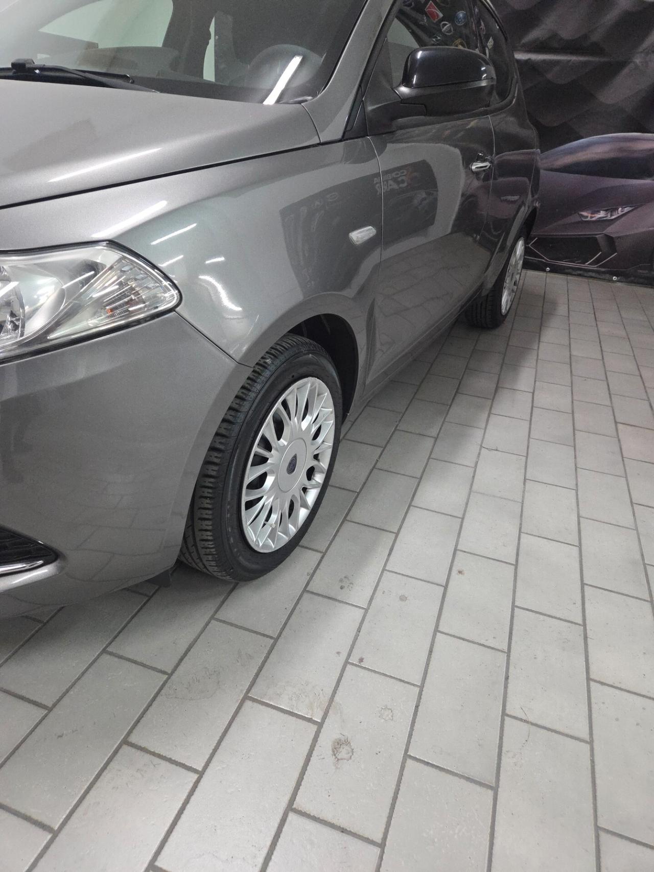 Lancia Ypsilon 1.2 69 CV 5 porte GPL Ecochic Gold