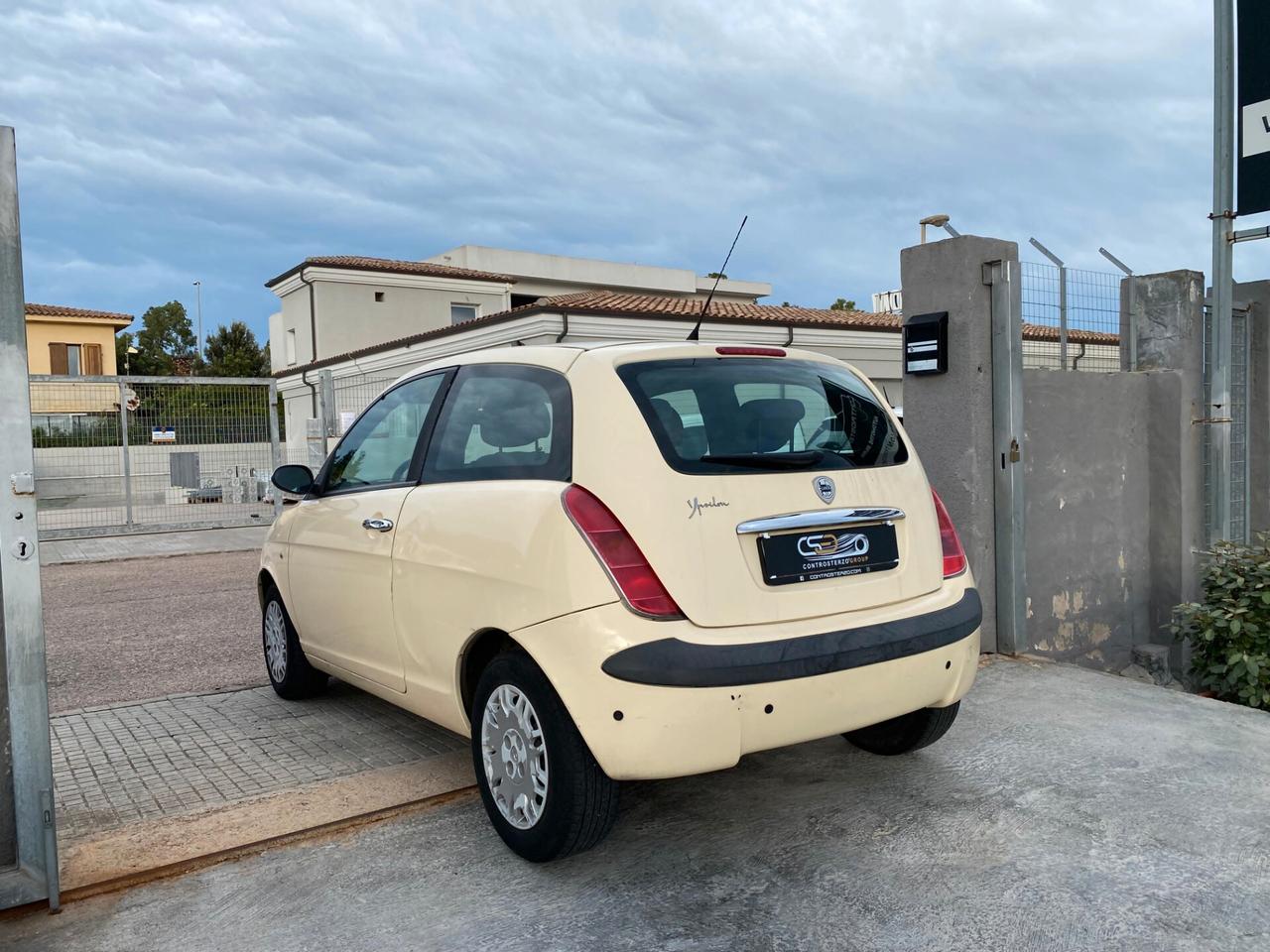 Lancia YPSILON NEOPATENTATI - BENZINA