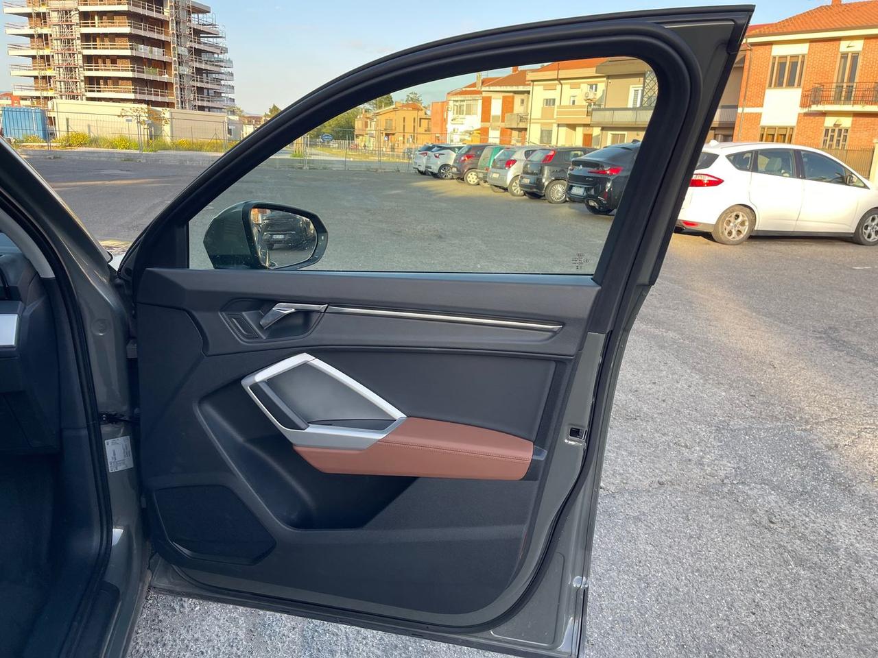 Audi Q3 2.0 35 TDI Business #10639