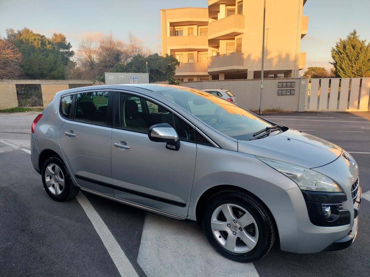 Peugeot 3008 1.6 HDi 110CV cambio robotizzato Outdoor