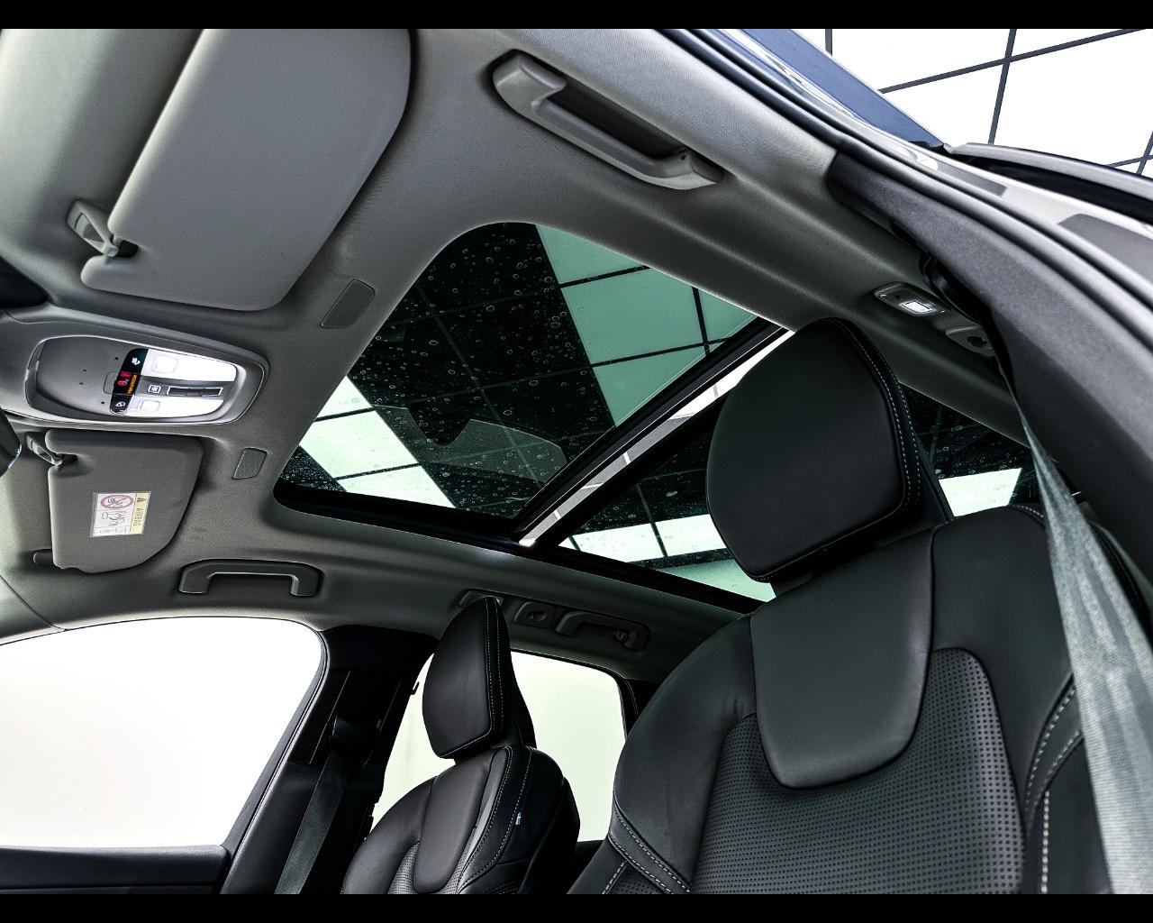 VOLVO XC60 (2017-->) - XC60 T6 Plug-in hybrid AWD automatico Plus Bright