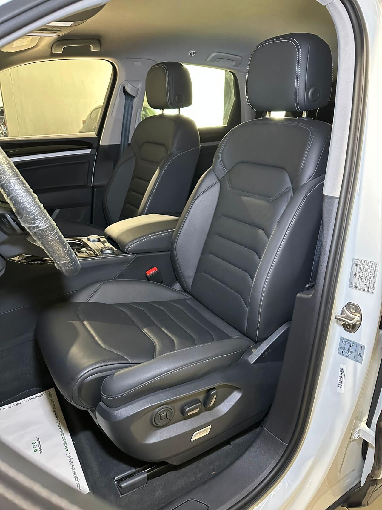 Volkswagen Touareg 3.0 V6 3.0 tdi TIPTRONIC 4MOTION