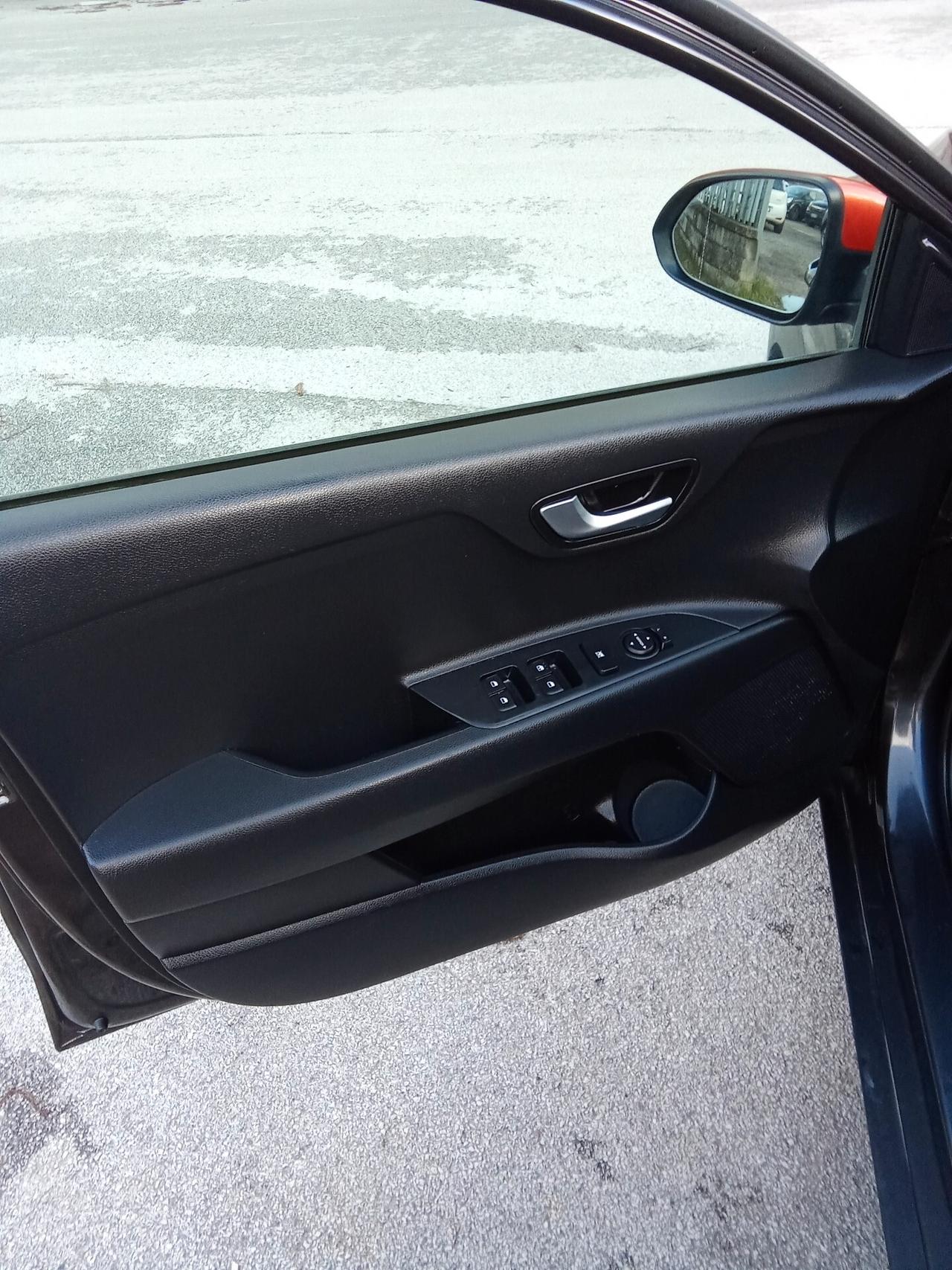 Kia Stonic 1.4 MPI EcoGPL 019