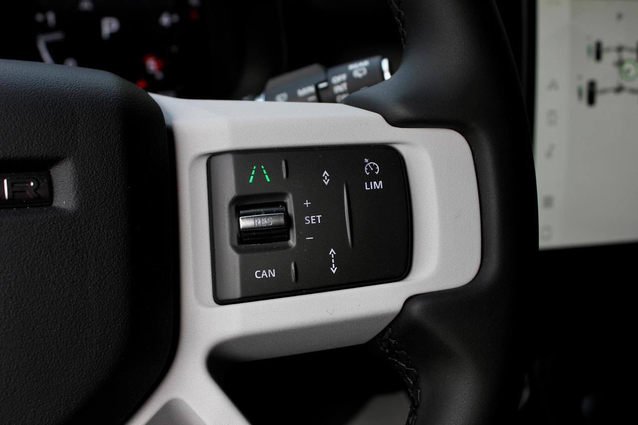 Land Rover Defender 3.0D 200 CV AWD Auto X-Dynamic SE