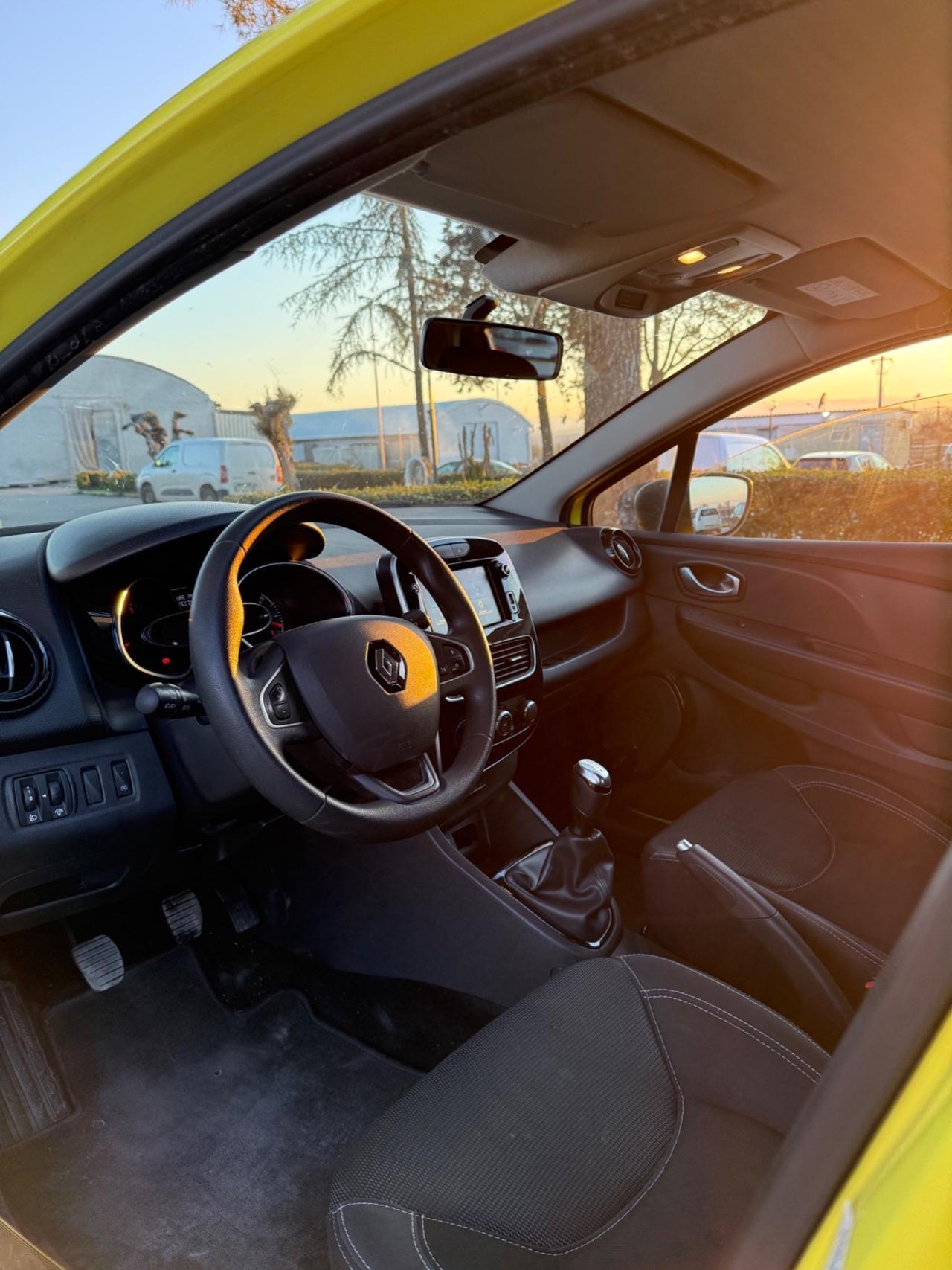 Renault Clio dCi 8V 75 CV 5 porte Moschino Intens