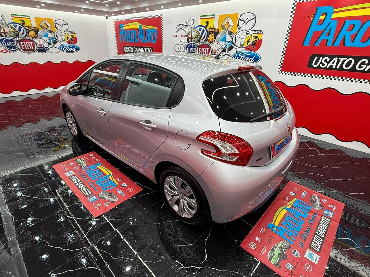 Peugeot 208 1.4 HDi 68cv Allure - 2013