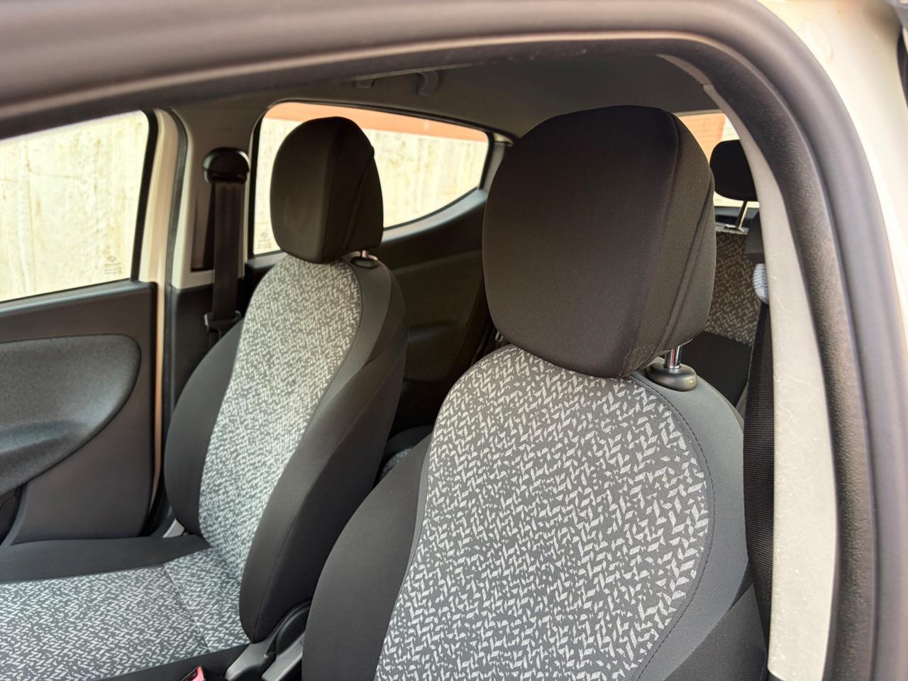 Lancia Ypsilon 1.0 FireFly benz ideale per neopatentati