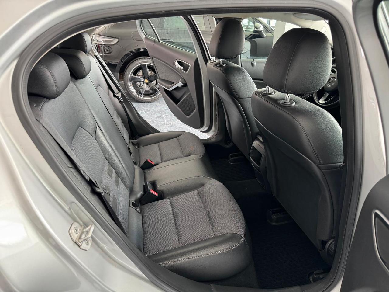 Mercedes-Benz GLA 200 d Sport Navi Pelle Pdc Retrocamera Uniprop