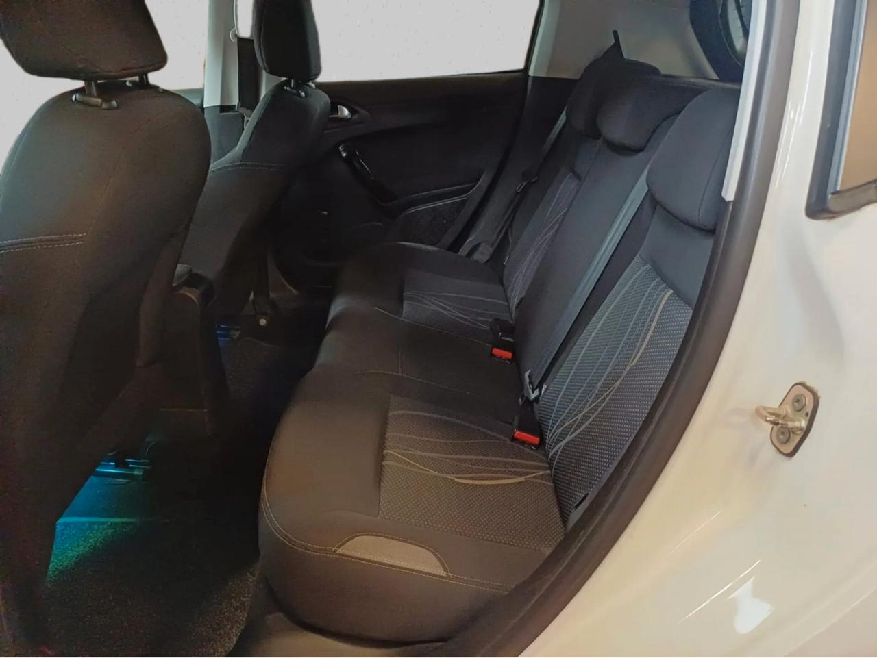 Peugeot 208 1.4 HDi 68 CV 5 porte Allure