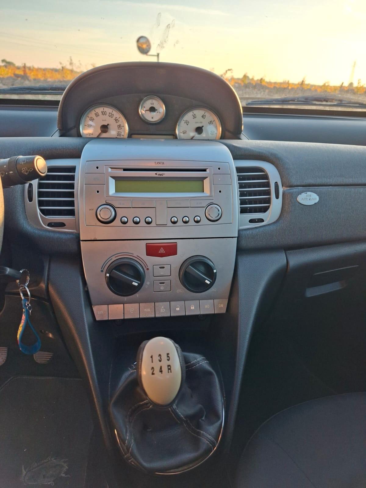 Lancia Ypsilon 1.4 Platino Ecochic GPL