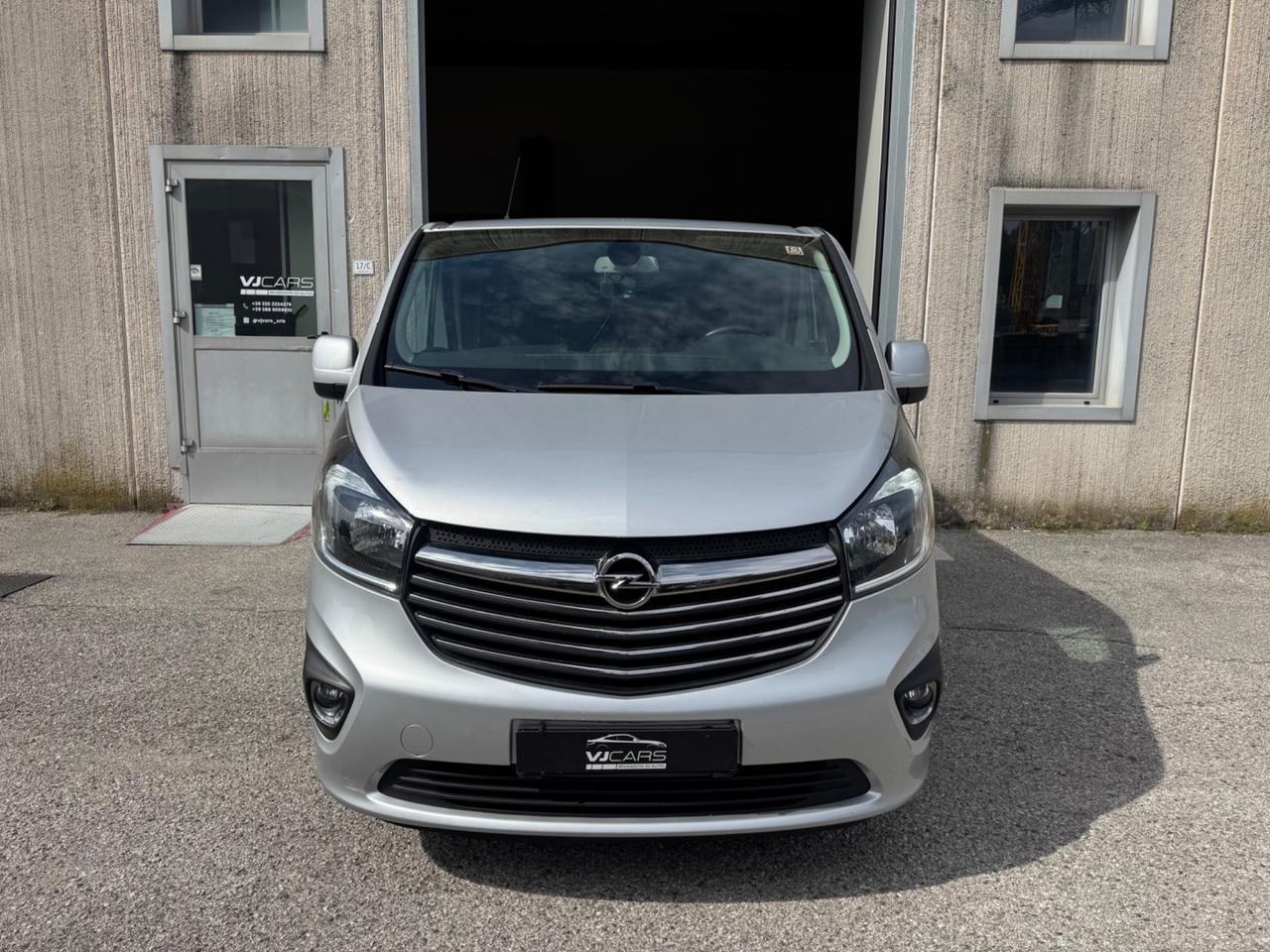 Opel Vivaro 9 posti passo lungo
