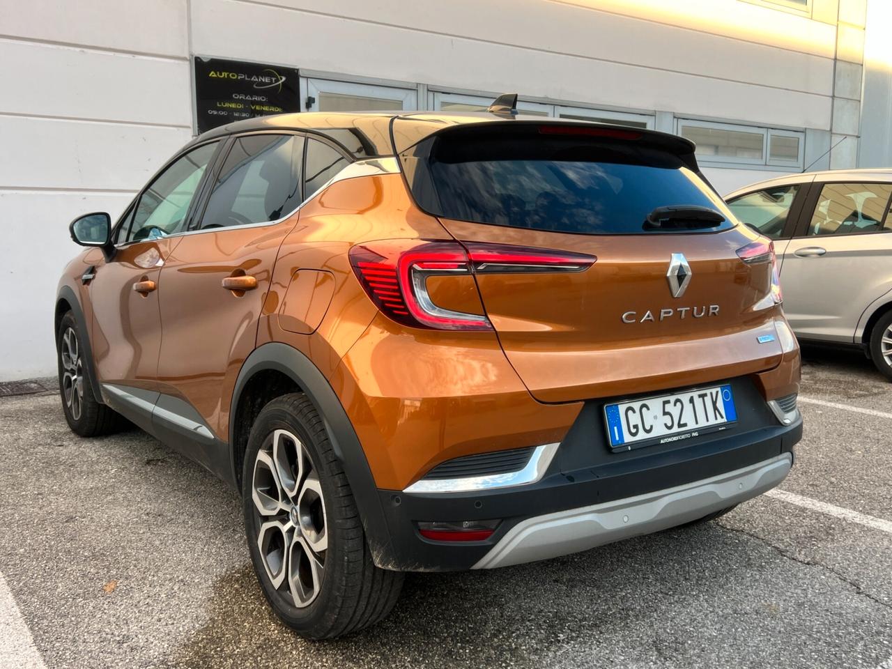 Renault Captur Plug-IN Hybrid E-Tech 160 CV Initiale Paris