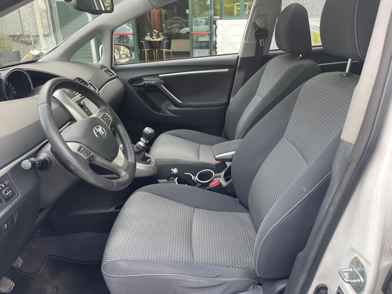 Toyota Verso 1.6 D-4D 7 posti*Tetto*Navi*Neopatentati*