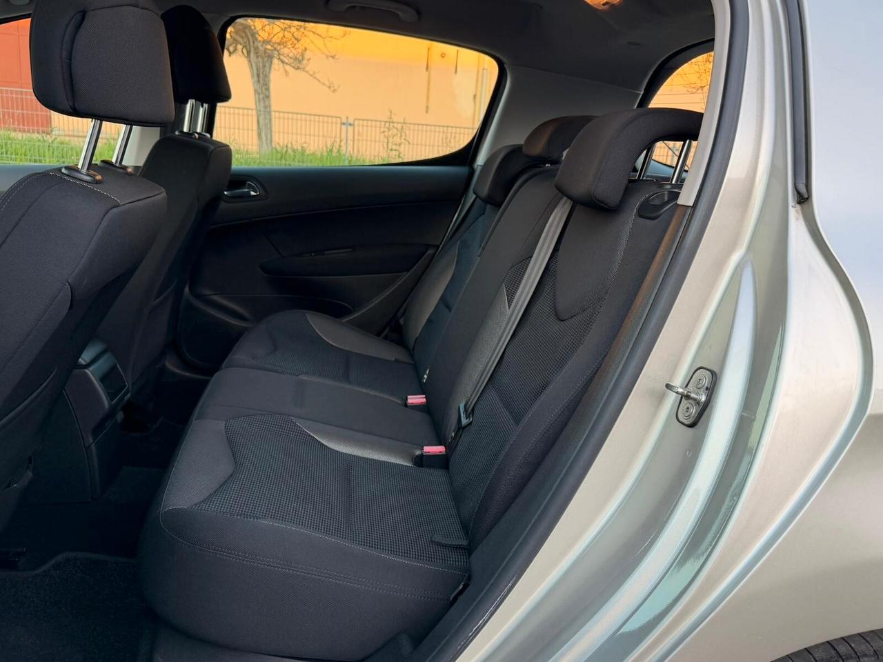 Peugeot 308 1.6 HDi 90CV 5p. Tecno