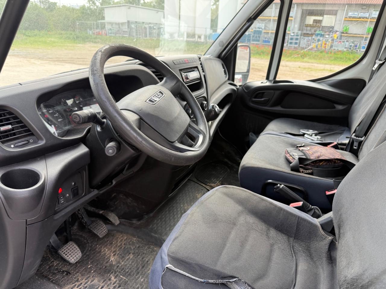 Iveco Daily 35C16 cassone fisso con gru FASSI F32A