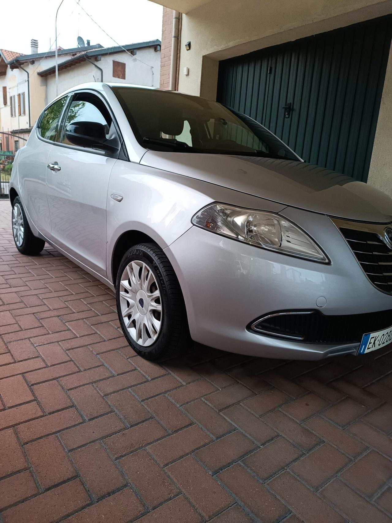 Lancia Ypsilon 1.2 69 CV 5 porte GPL Ecochic Gold