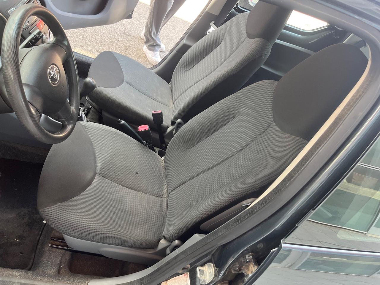 Toyota Aygo 1.0 12V VVT-i 5 porte ok neopatentati