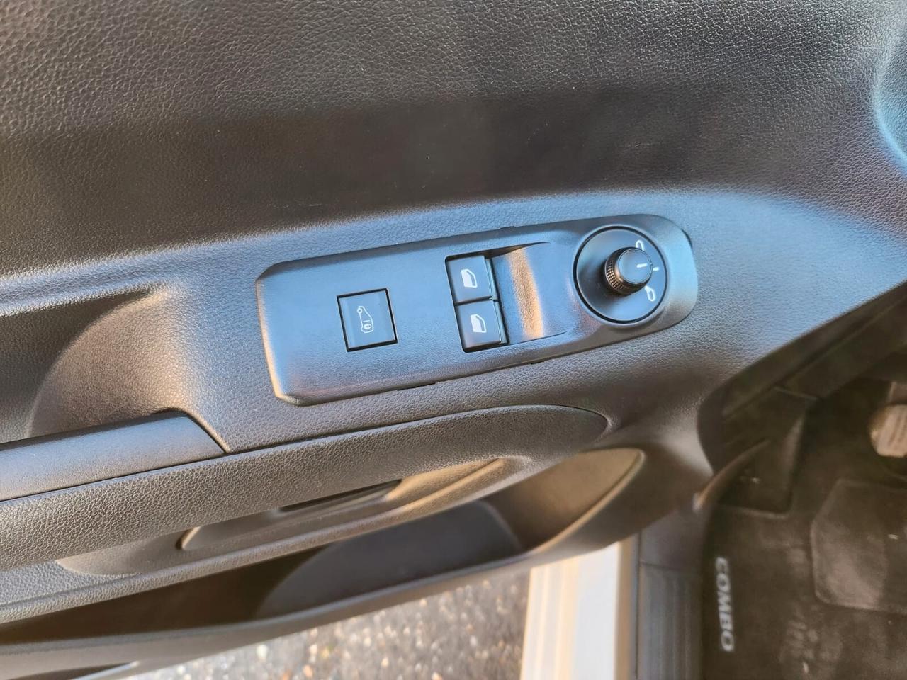 Opel combo 1.5 D unipro km autostradali fatturabile