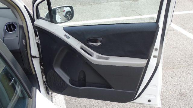 TOYOTA Yaris 1.300 100 cv, 5 porte, versione "Sol", Garanzia..