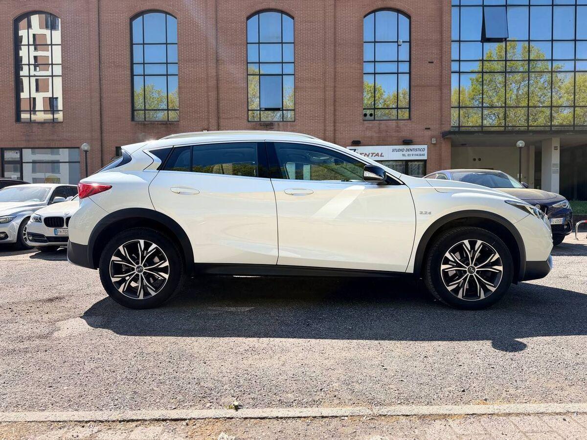 Infiniti QX30 2.2d Premium awd dct
