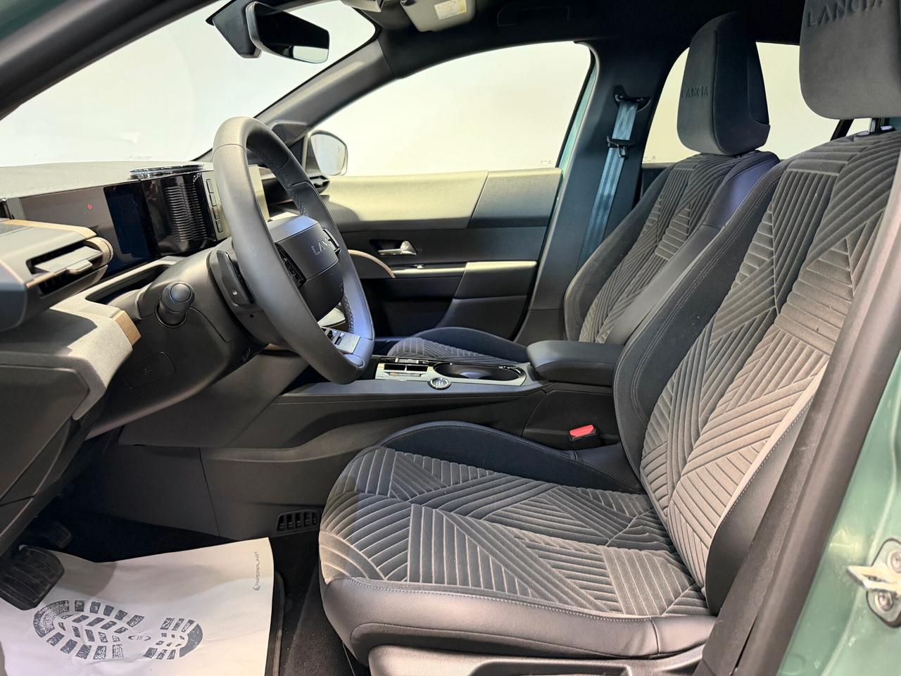 Lancia Ypsilon Hybrid e-DCT LX