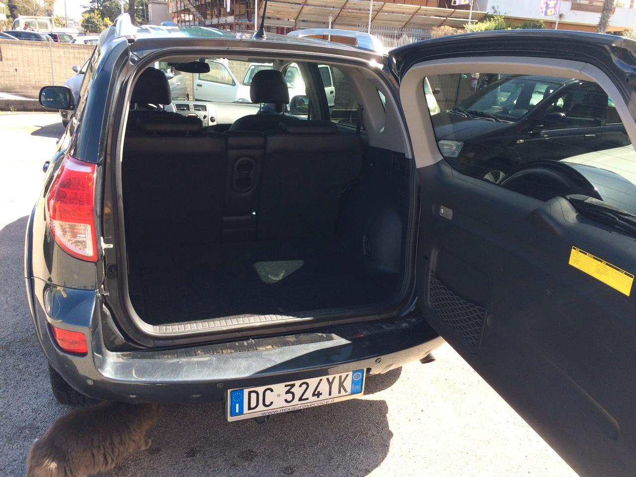 Toyota RAV 4 luxury 2.2 tdi 4x4 tagliandata con garanzia 12 mesi !