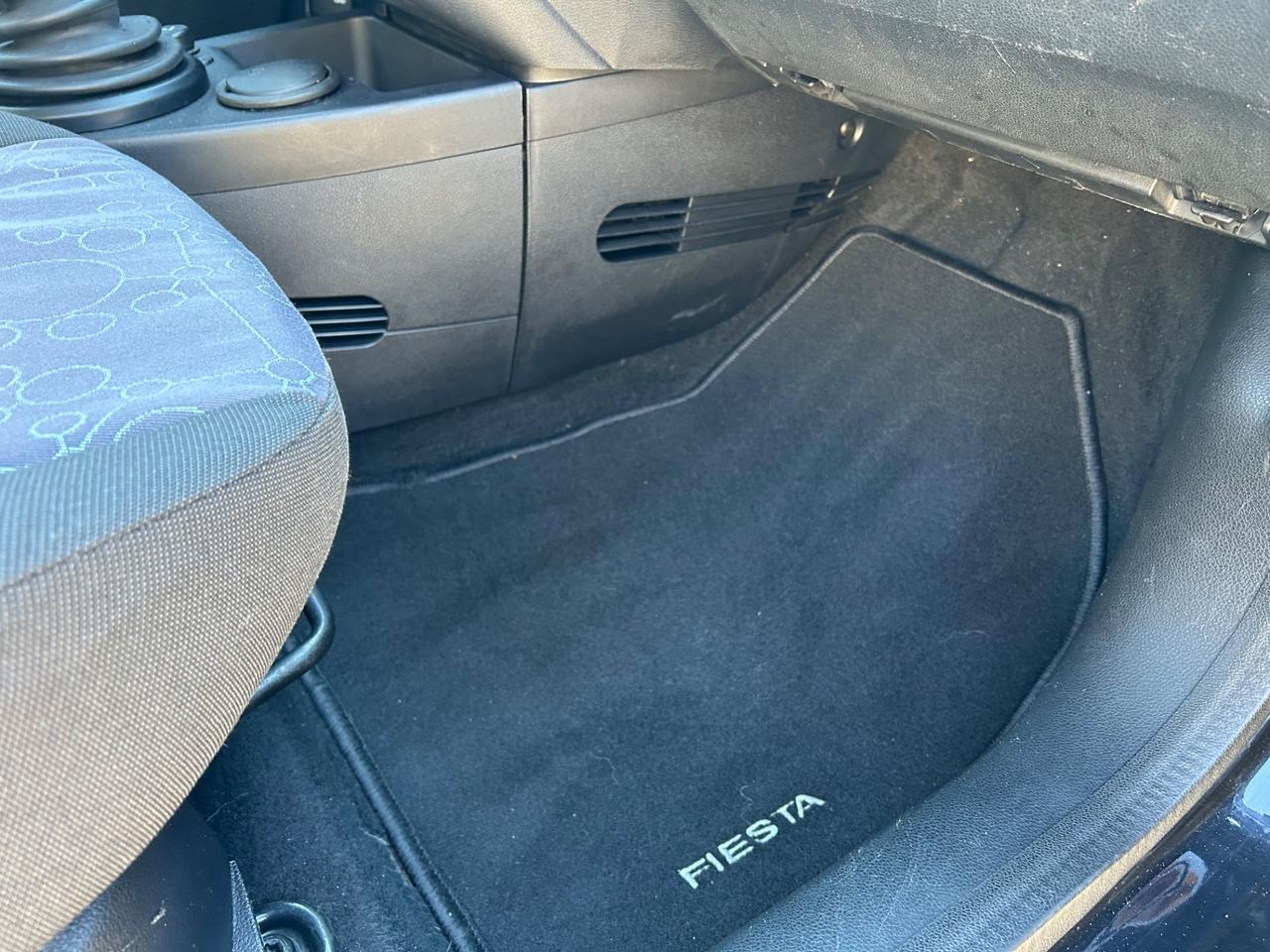 Ford Fiesta 1.2 16V 5p. Ghia