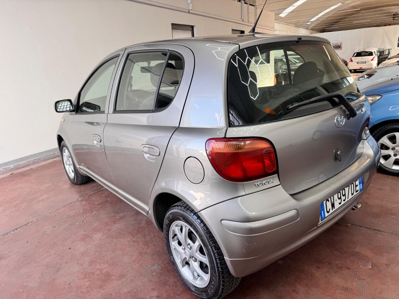 Toyota Yaris 1.0i 16V cat 5 porte Sol
